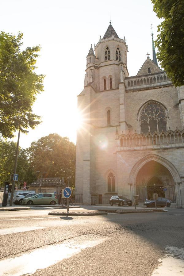 Suite Montrachet 4 Personnes Vue Cathedrale 1 Place De Parking Dijon Exteriér fotografie