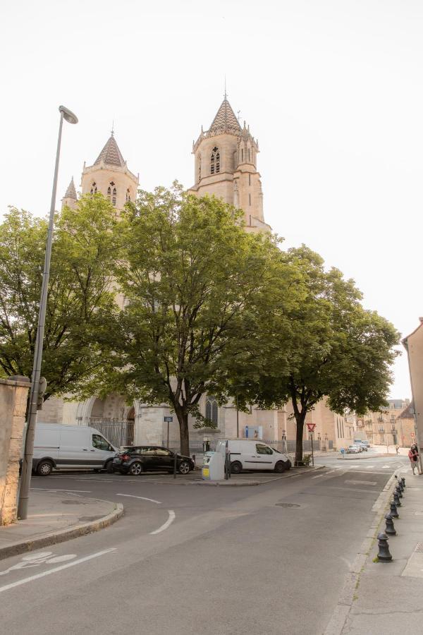 Suite Montrachet 4 Personnes Vue Cathedrale 1 Place De Parking Dijon Exteriér fotografie